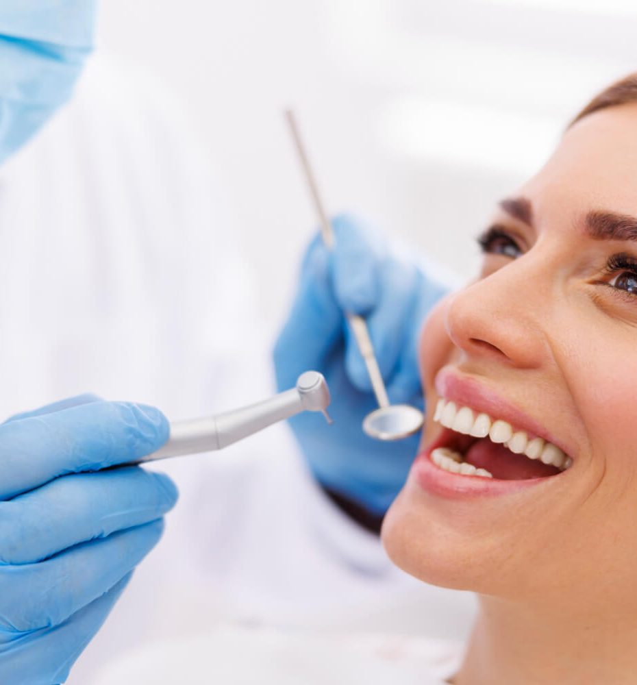 Zahnbehandlung einer Patientin